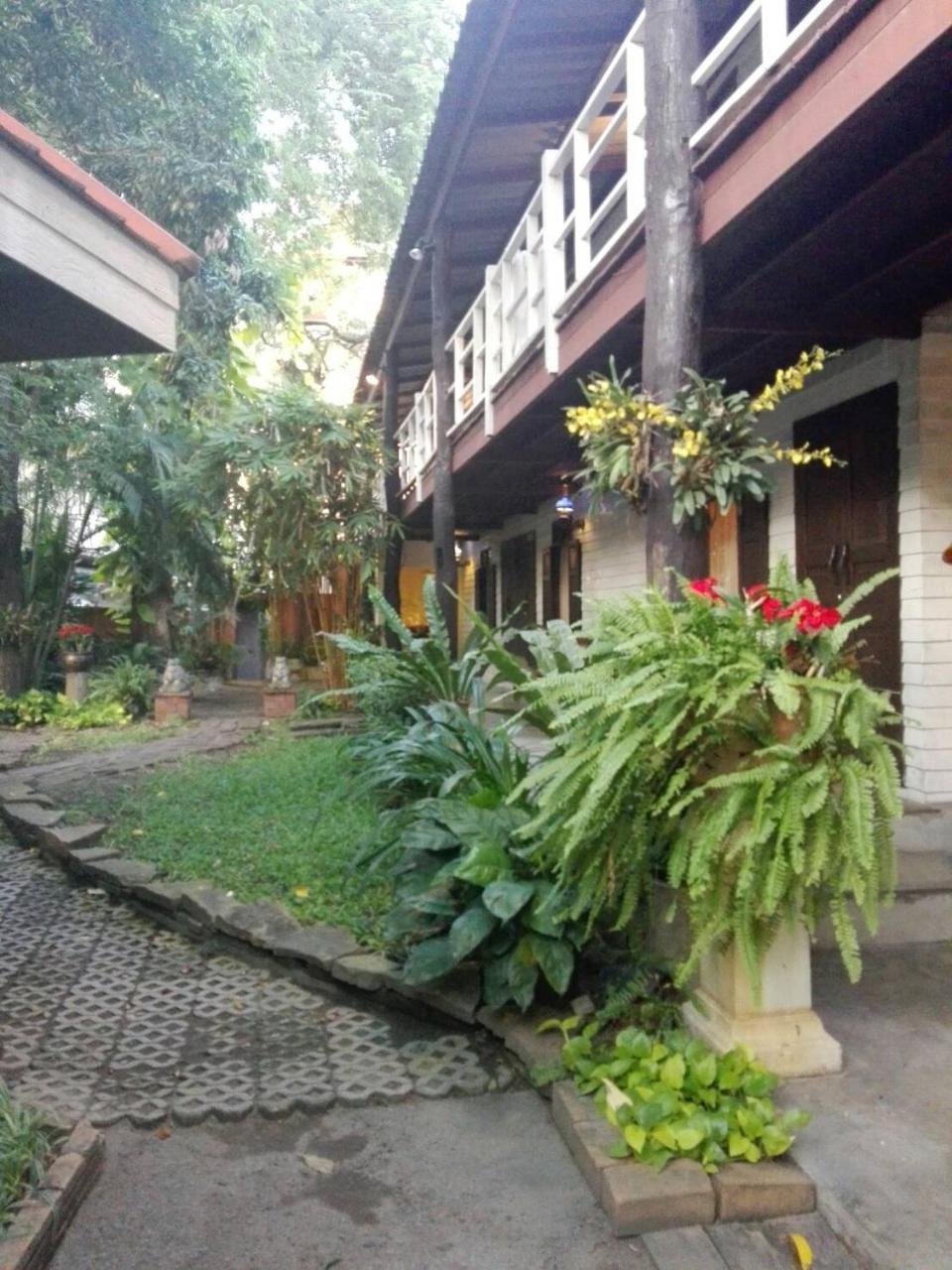 Smile House Guesthouse Чиангмай Экстерьер фото